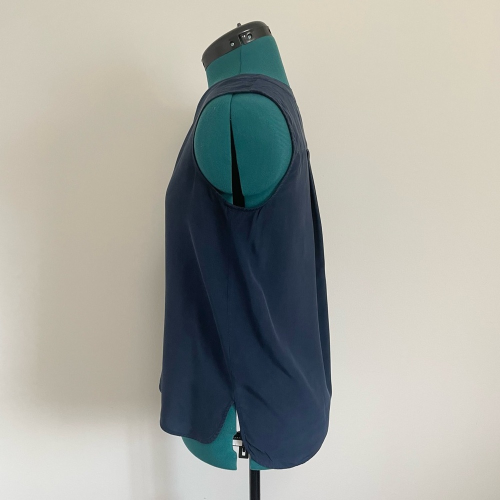 Vince Navy V-Neck Sleeveless Silk Blouse - Picture 4 of 6